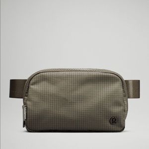 lululemon everywhere belt bag